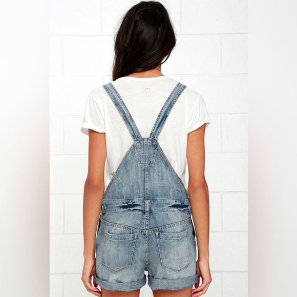 NWT Blank NYC Medium Wash Short Distressed Denim Overalls Size 30 - Picture 3 of 7